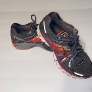 Brooks GTS Seventeen size 9.5